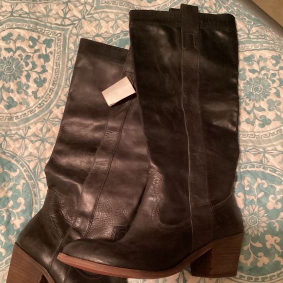 Guess Leather Boots Sz 7 Super Soft Leather Never Worn - Picture 1 of 7